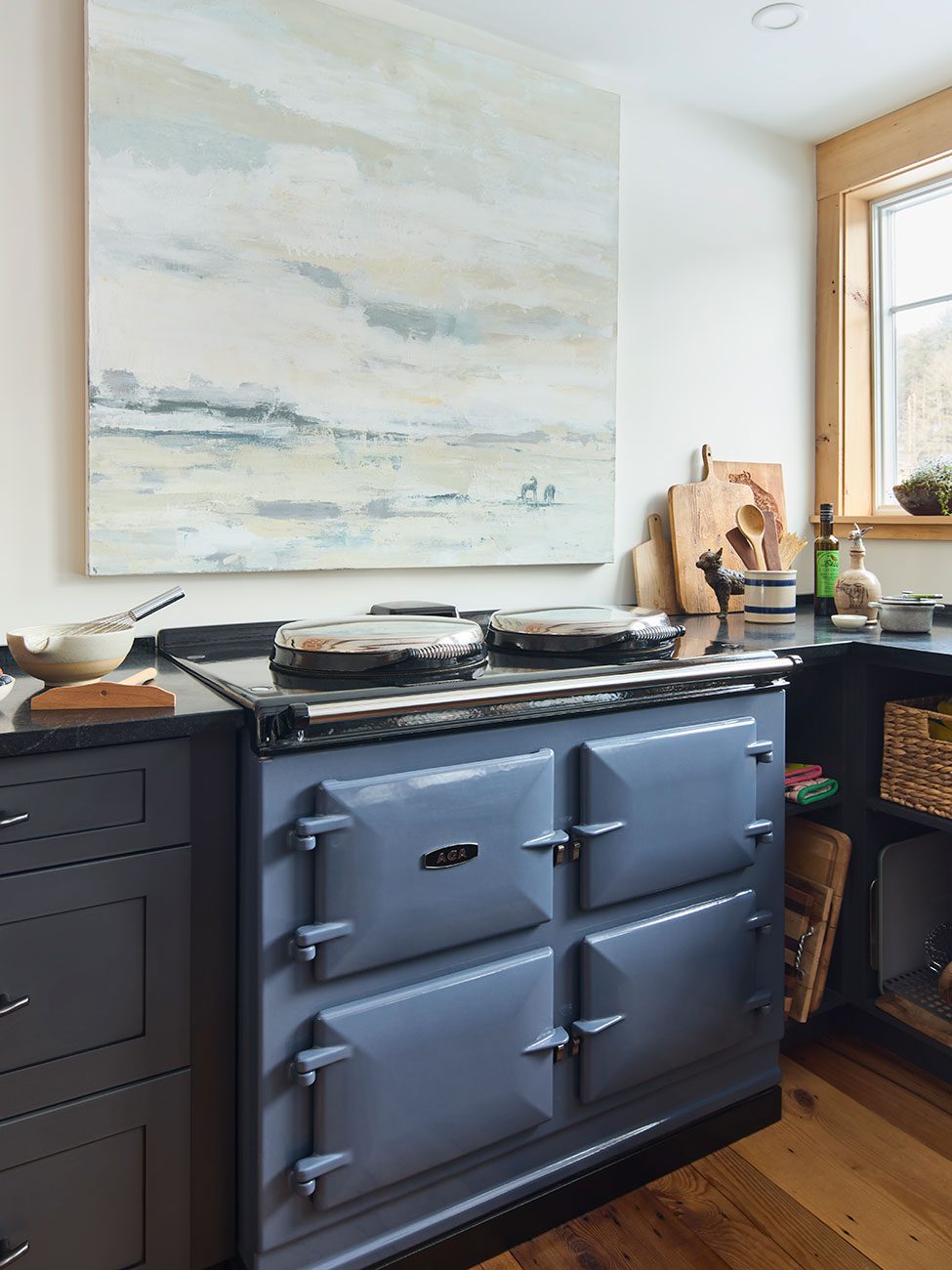 Three ovens, two hotplates